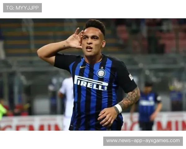 劳塔罗与队友撞墙配合后破门，国际米兰攻守转换到位